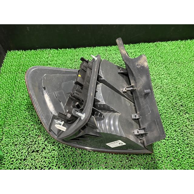 BMW X1 DBA-VL20 右テールランプ 300 2990110-09 : 株式会社イワマ 