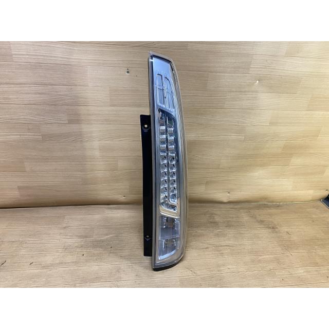 ランディ DBA-SC26 右テールランプ K23 220-23438 35603-51Z10 : 株式