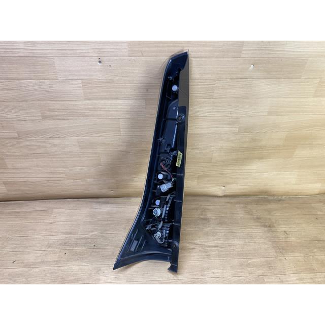 ランディ DBA-SC26 右テールランプ K23 220-23438 35603-51Z10 : 株式