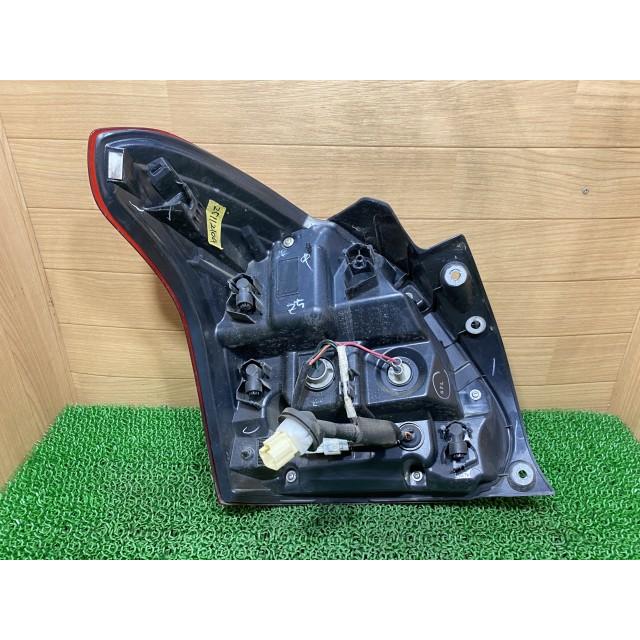 スズキスイフト(ZC83S)右テールユニット スズキスイフト(ZC83S)右