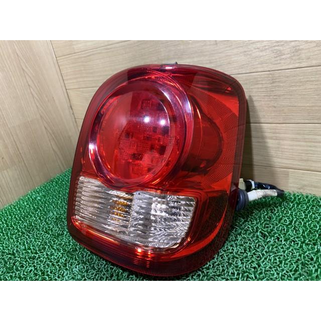 ムーヴキャンバス DBA-LA800S 右テールランプ XE7 20521 81550-B2700