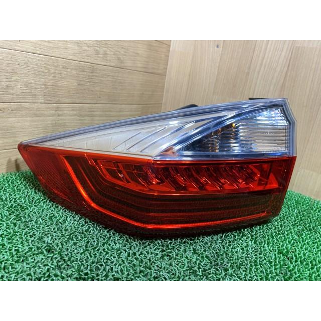 グレイス（Honda） グレイス DAA-GM4 左テールランプ NH830M 220-18241