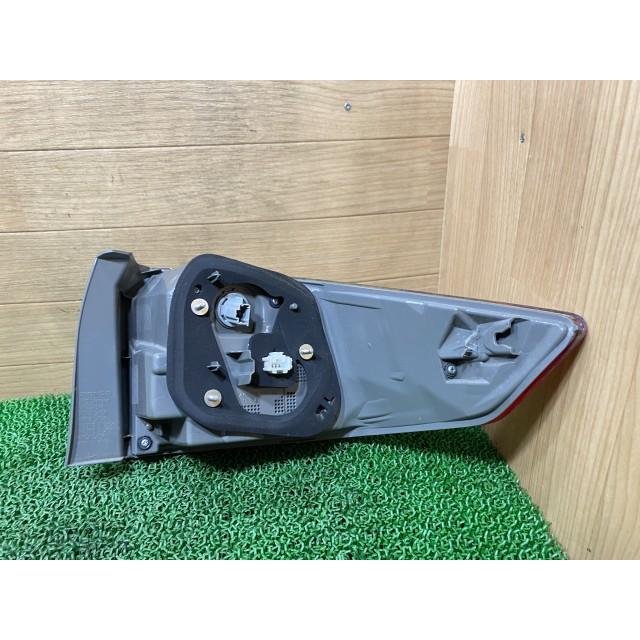 グレイス（Honda） グレイス DAA-GM4 左テールランプ NH830M 220-18241