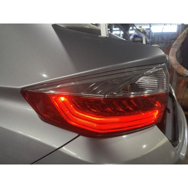グレイス（Honda） グレイス DAA-GM4 左テールランプ NH830M 220-18241