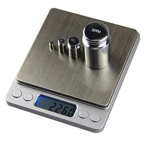 小型 精密 デジタルスケール 電子はかり 0.1g単位 3kgまで計量 日本語取扱説明書付き 計量トレー2枚付き 単4電池 2本付 |  | 02