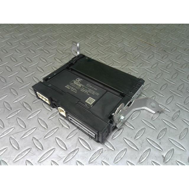 トヨタ（TOYOTA）ヤリス MXPA10 テレマティクス.トランシーバー
