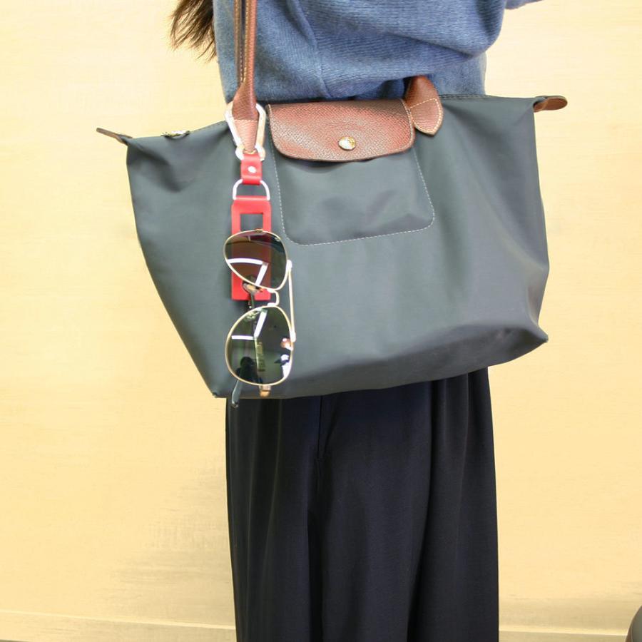 サングラスホルダー 合皮 カラビナ付き バッグ ズボンに取り付け