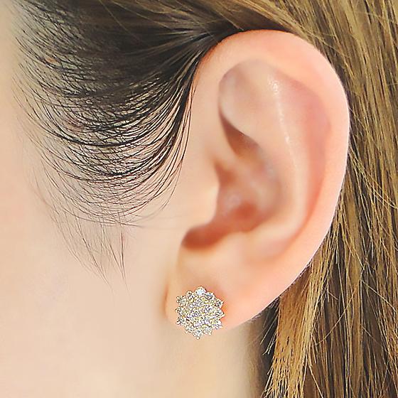 K18ダイヤモンドピアスフラワーモチーフ