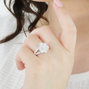 0.3ct天然ダイヤモンド リング 14.5号 Pt900 フラワーモチーフ 花 ダイヤ ドット 水玉模様 甲丸 ドッツ プラチナ 地金8.9g 中古 送料無料 pt900 プラチナ ダイヤモンド ダイヤ 指輪 リング フラワー 花 大粒