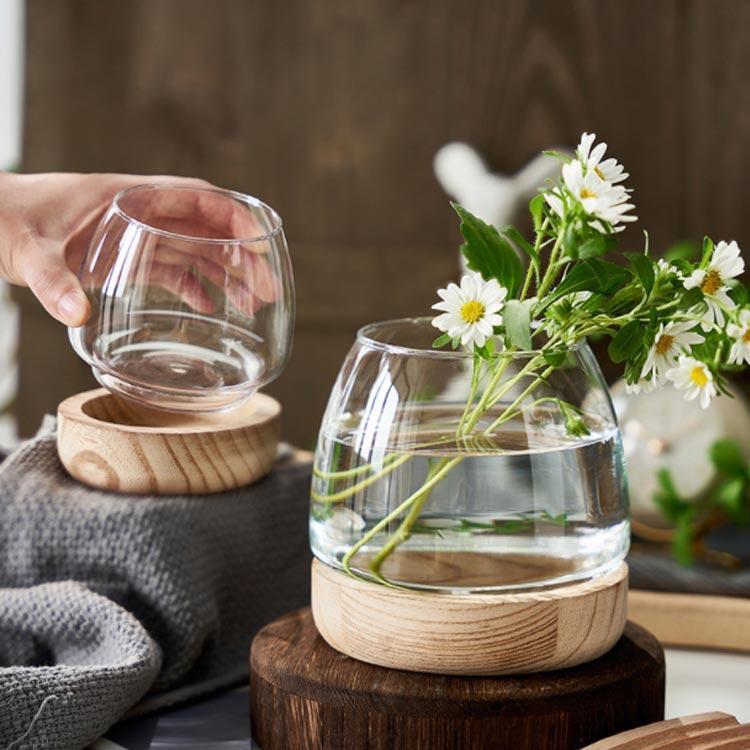 ユニーク な形状のガラス製 花瓶 花器 金魚鉢 メダカ鉢 です。 ユニーク な形状のガラス製 花瓶 花器 金魚鉢 メダカ鉢 です