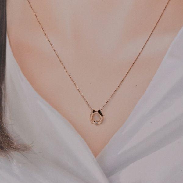 馬蹄 ネックレス一粒ダイヤモンドペンダント K10PG 10金ピンクゴールド