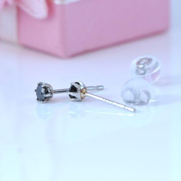 プラチナ ブラックダイヤモンド 0.2ct シンプルピアス 誕生日