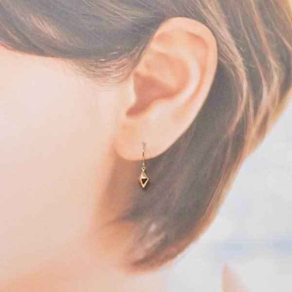 フック ピアス ひし形 菱形 ぷっくり 可愛い アメリカン 18金 k18 18k