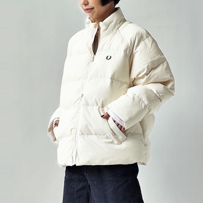 FRED PERRY の新品未使用のハーフコートジャケットです。 m6563-olv.jpg?fitin=720:720