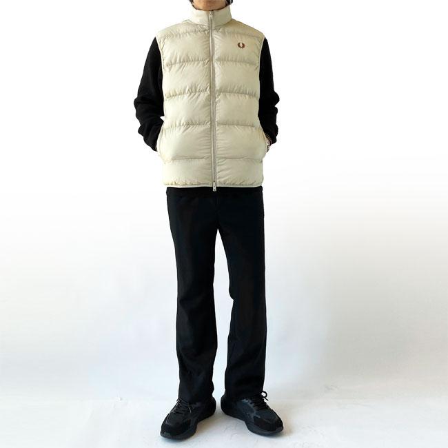 フレッドペリー　インシュレイテッド ジレ　中綿ベスト　ベージュ　L 高級 FRED PERRY（フレッドペリー） 中綿 ベスト メンズ FRED PERRY