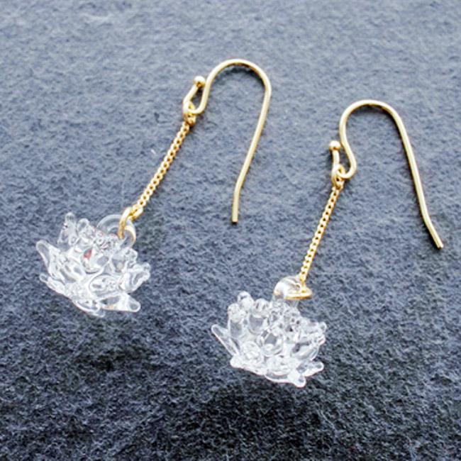 ハリオ ランプワークファクトリー ピアス シロツメクサ HARIO Lampwork Factory フック 両耳 ガラス アクセサリー レディース HAP-C-004 (ネコポス対象)の画像