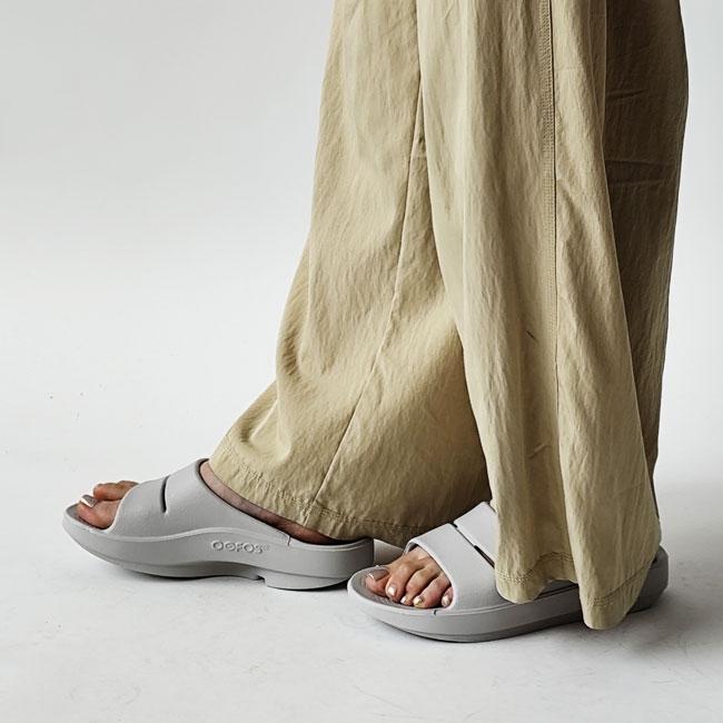 OOFOS（ウーフォス） 並行輸入品 サンダル OOahh Slide ウーアー