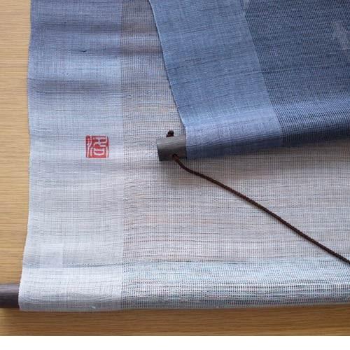 京都洛柿庵 ろうけつ染めタペストリー めだか・軸 45×135cm 透かし織り タペストリー 蝋結染 和モダン 壁掛け おしゃれ インテリア (T-682)の画像