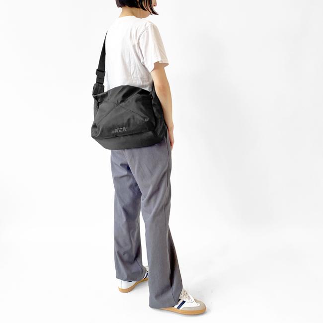 綺麗♡Samsonite RED グレー トートバッグ　アーバンザック　撥水 Samsonite RED メーカー3年保証 国内正規品 サムソナイト レッド