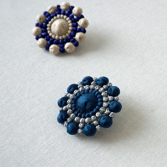 000 TRIPLE O トリプル オゥ ブローチ レディース ぺブルハナビ