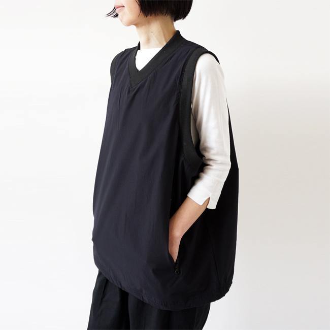 【美品】【撥水】SHE Tokyo ノースリーブロングベスト ネイビー 美品】【撥水】SHE Tokyo ノースリーブロングベスト ネイビー 美