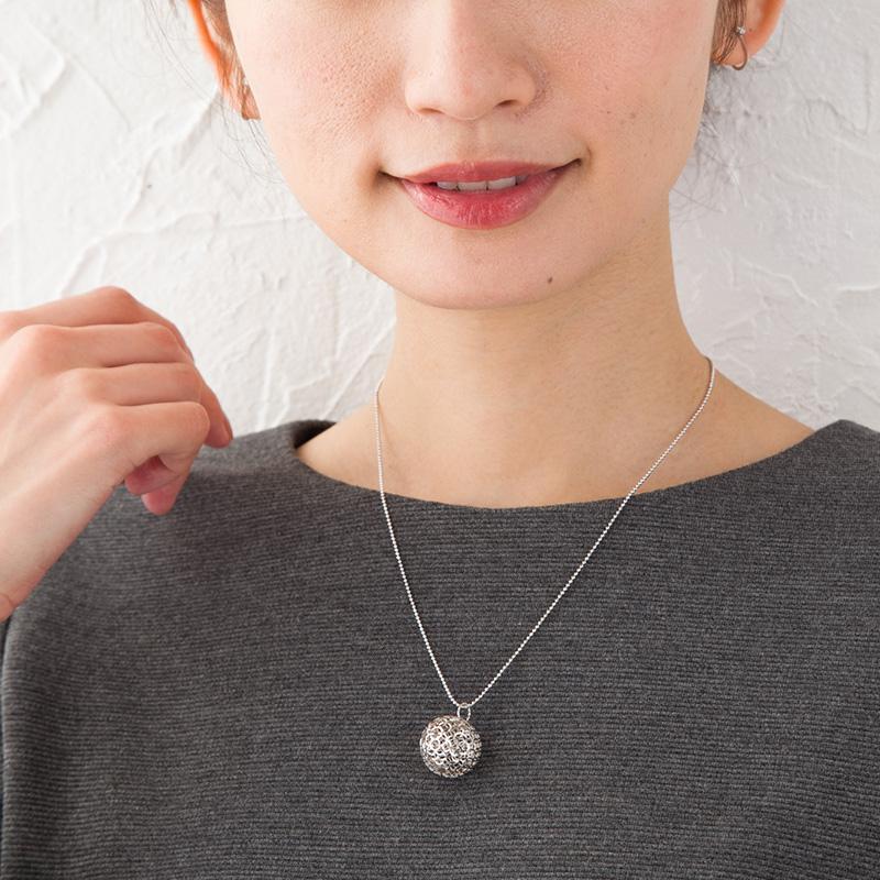 透かしデザイン ボールモチーフ K18YG/WG ペンダントトップ ゴールド 18金 約1.6g　※イエローゴールのみの販売の画像