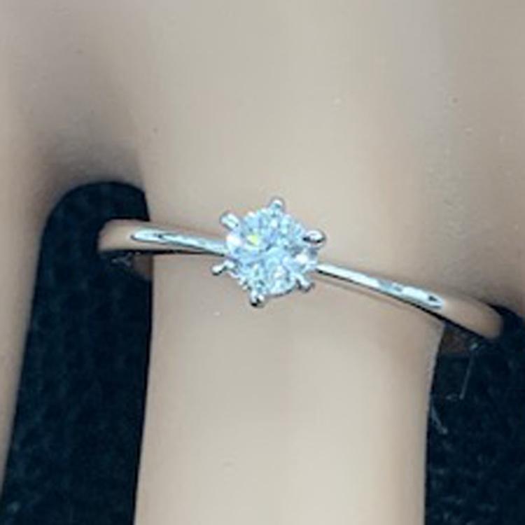 在庫限りのお得な商品 K18 WG ダイヤモンドリング Dカラー 約0.2ct 18 