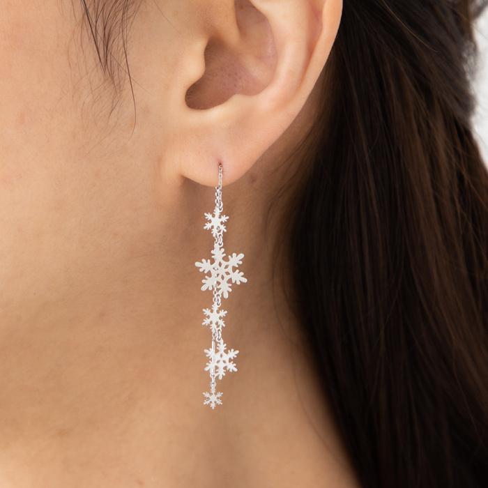 雪の結晶 チェーンピアス ロングピアス K18WG ホワイトゴールドピアス 