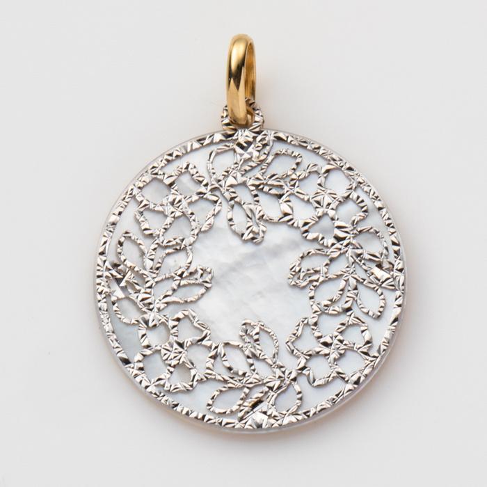 シェル 透かしリバーシブル バタフライモチーフ ペンダントトップ 18金 蝶貝 K18 YG ゴールド  約1.2gの画像