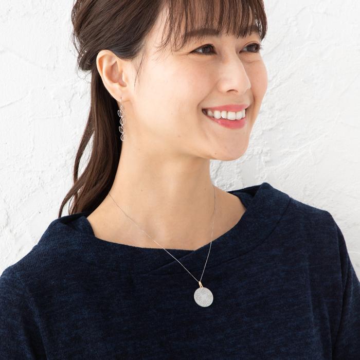 シェル 透かしリバーシブル バタフライモチーフ ペンダントトップ 18金 蝶貝 K18 YG ゴールド  約1.2gの画像
