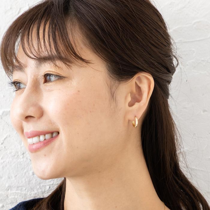 アルマジロ風 ラインデザイン 甲丸 フープピアス K18YG 開閉式ピアス 
