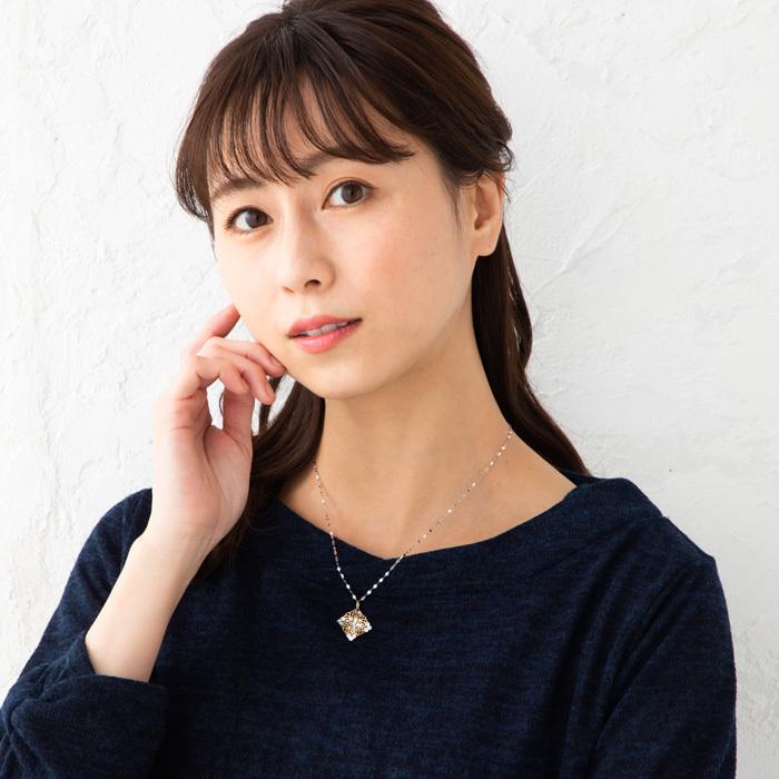コンビカラー ペンダントトップ クロス  透かしデザイン リバーシブル K18 YG WG イエローゴールド  ホワイトゴールド  約0.7gの画像
