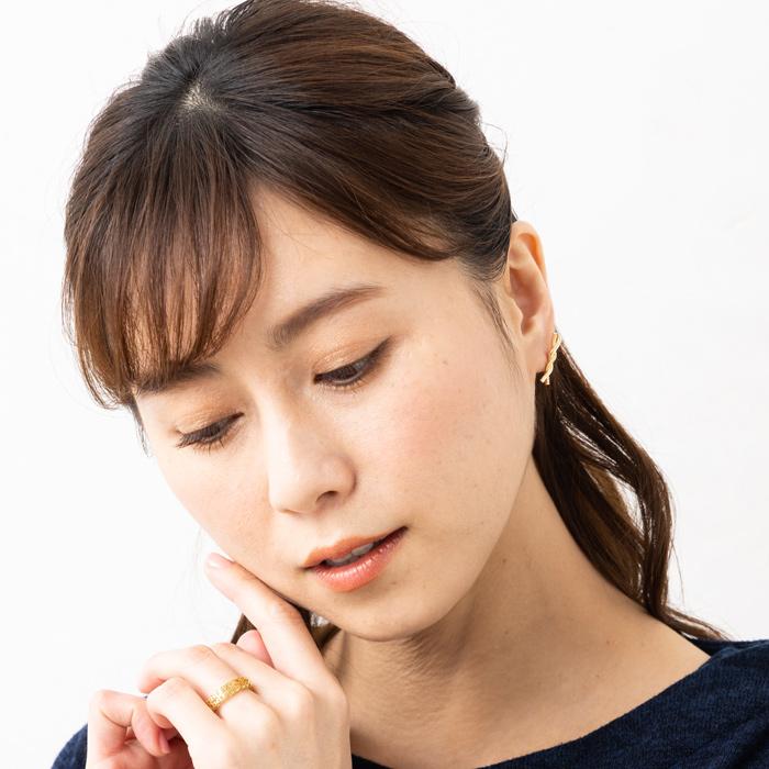 ロープデザイン ピアス K18YG ねじり ツイスト ピアス K18 イエローゴールド バータイプ ピアス 18金 約2.0g 左右合計の画像