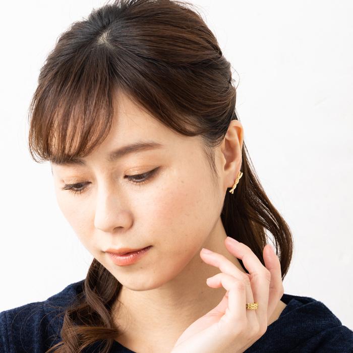 ロープデザイン ピアス K18YG ねじり ツイスト ピアス K18 イエローゴールド バータイプ ピアス 18金 約2.0g 左右合計の画像