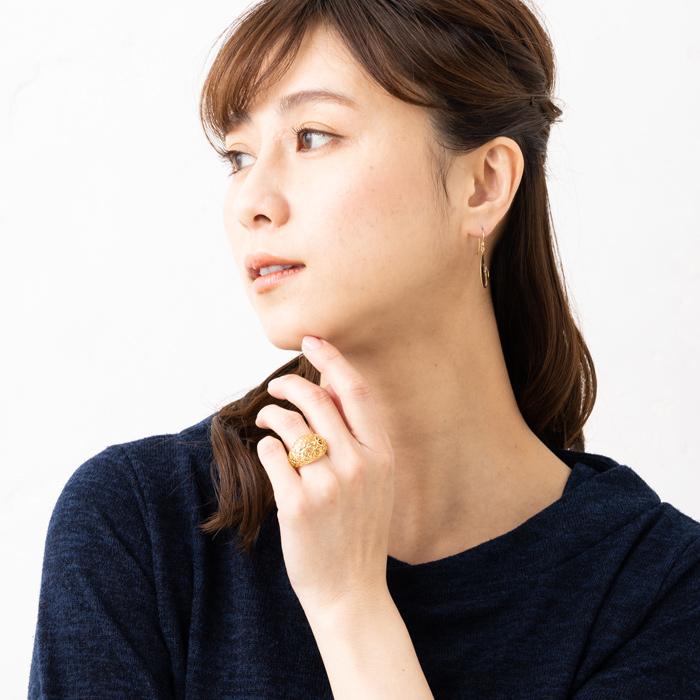 リング 透かし 月甲 ぷっくり ボリュームシルエット リング フラワーカット 花モチーフ K18 YG 18金 指輪 イエローゴールドの画像