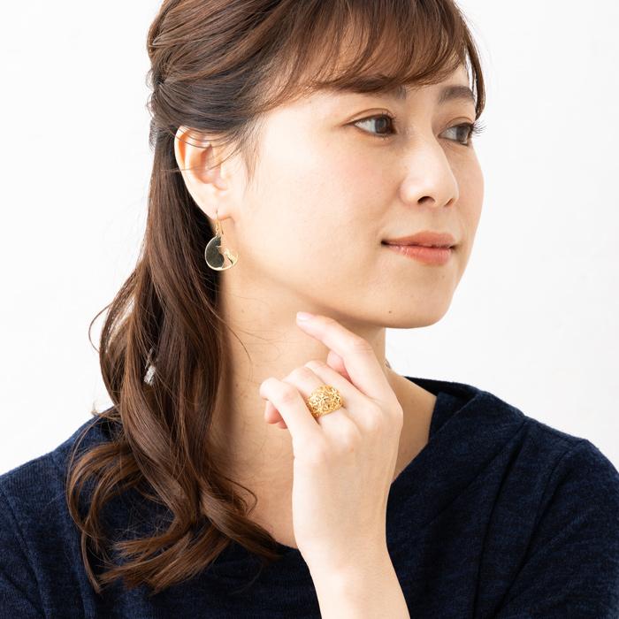 リング 透かし 月甲 ぷっくり ボリュームシルエット リング フラワーカット 花モチーフ K18 YG 18金 指輪 イエローゴールドの画像
