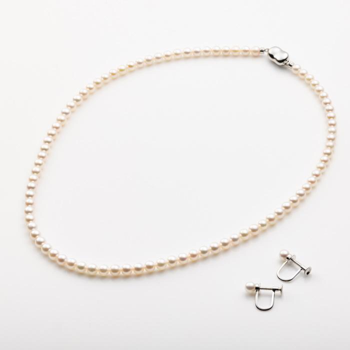 あこや真珠ネックレス  パールネックレス イヤリングorピアスセット 4.5mm 花珠 選べる長さ 42cm 45cm＊専用ケース、専門機関の鑑別書付きの画像