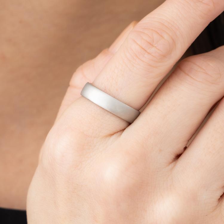 つや消し 純プラチナ Pt999 リング 指輪 地金 資産 平打ち デザイン 幅約4.6ｍｍ 約5.7ｇ(11号基準) 艶消し【造幣局品位証明刻印】の画像
