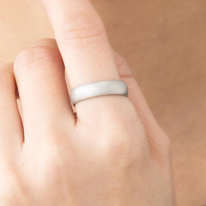 つや消し 純プラチナ Pt999 リング 均一幅 指輪 華やか 甲丸デザイン 幅約4.7mm 約6.6ｇ(11号基準) 艶消し【造幣局品位証明刻印】の画像