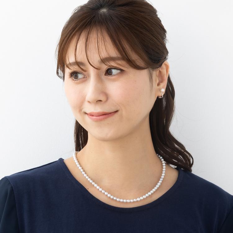 アコヤ真珠ナチュラルカラーと、あこや芥子パールの、Y字ネックレス エレガントな装いを」アコヤ真珠Y字ネックレス | クラシカルな上質