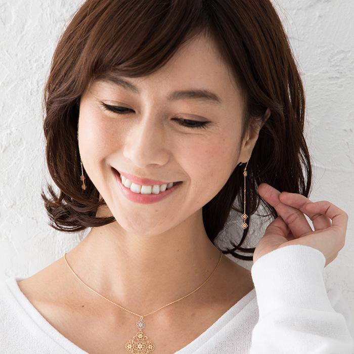 フラワーチェーンピアス フックピアス 花モチーフ ゴールドピアス K18 