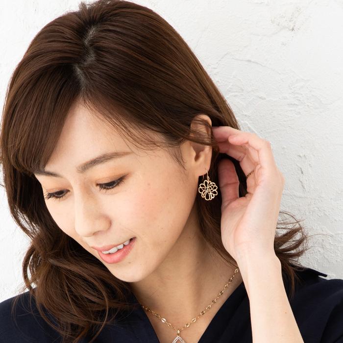 ピアス フラワーモチーフ 透かしデザイン 約0.8g(左右合計) ゴールド 