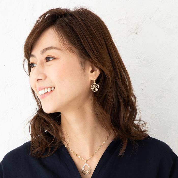 ピアス フラワーモチーフ 透かしデザイン 約0.8g(左右合計) ゴールド 