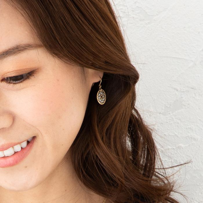 ピアス 透かしデザイン スターダスト＆オニキス 約1.5g(左右合計) K18 
