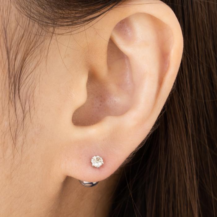 在庫限りのお得な商品 K18 ダイヤモンド 約0.26ct(左右合計) スタッド