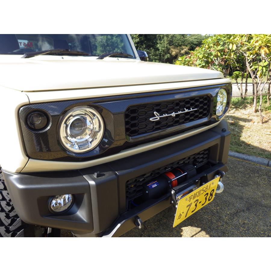 スズキ ジムニーjb64 カーボン調 フロントグリル中古 ジムニー JB64 JB74 カーボン調 フロントグリル 筆記体