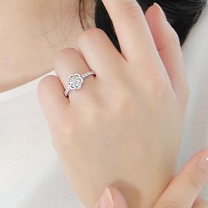 K18WG【0.55ct】フラワー ダイヤモンド リング　人気 おしゃれ 可愛い 指輪 リング １８金 ダイヤモンド ダイア diamond 大粒 0.5カラット 花 婚約 取り巻きの画像