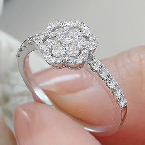 K18WG【0.55ct】フラワー ダイヤモンド リング　人気 おしゃれ 可愛い 指輪 リング １８金 ダイヤモンド ダイア diamond 大粒 0.5カラット 花 婚約 取り巻きの画像