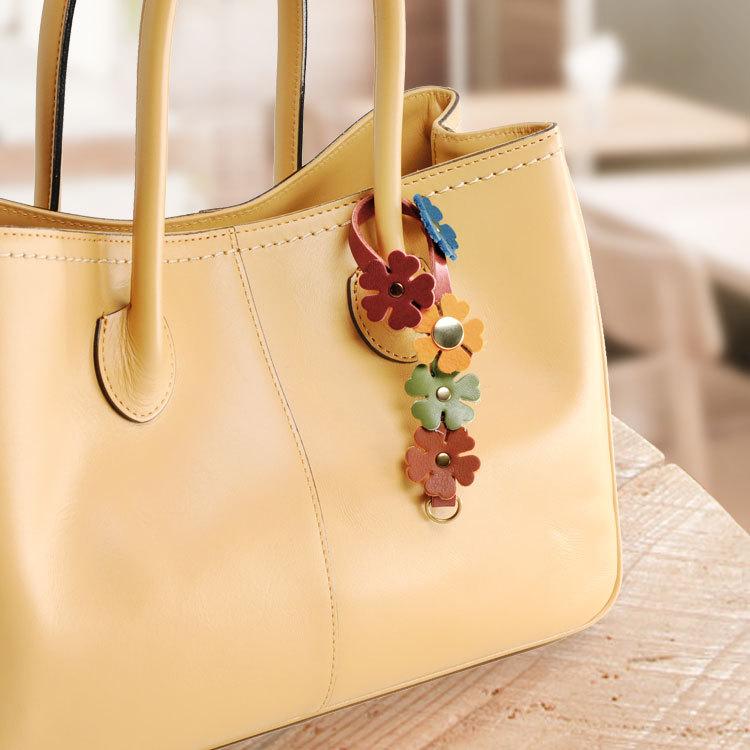 sankyo shokai（三京商会） 牛革 フラワーチャーム 日本製 マルチ