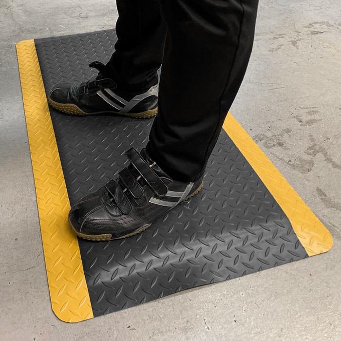 アラオ 疲労軽減ラインマット 1枚 厚み約20mm×500mm×750mm AR-1566 黒